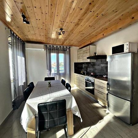 Amani Modern Apartment Lumbarda Buitenkant foto