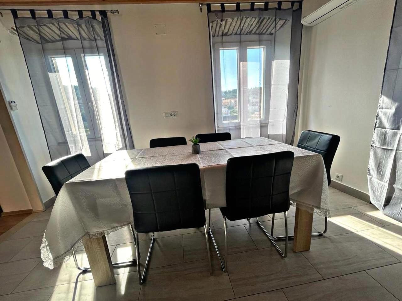Amani Modern Apartment Lumbarda Buitenkant foto