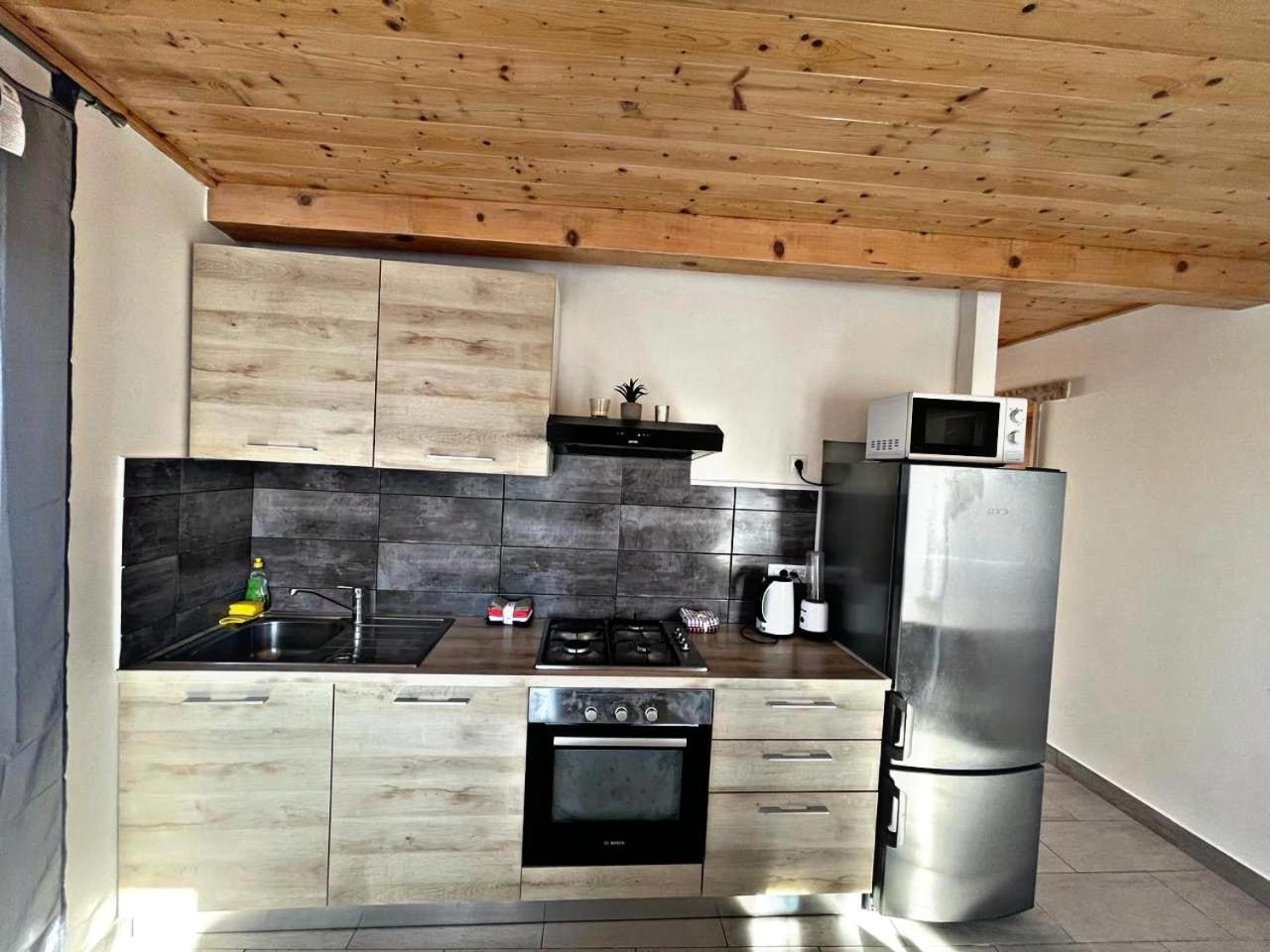 Amani Modern Apartment Lumbarda Buitenkant foto