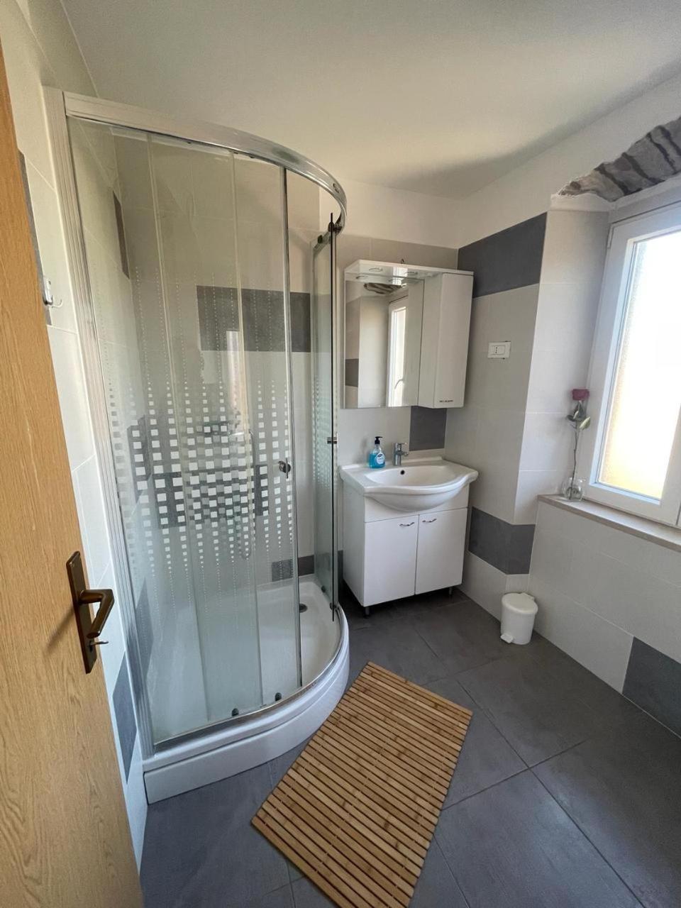 Amani Modern Apartment Lumbarda Buitenkant foto